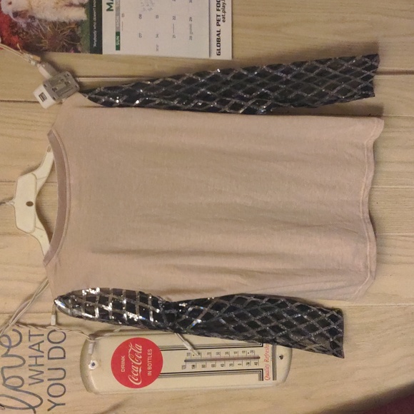 Tendency NWT Medium Unique Sparkly long sleeve shirt sheer sleeves - Picture 11 of 16